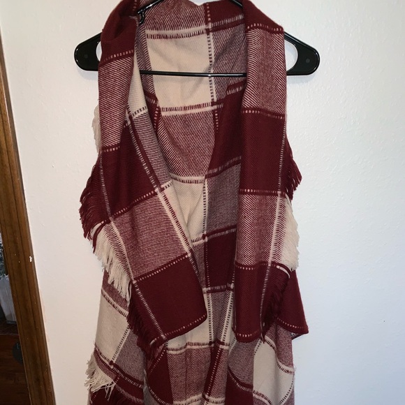 Burgundy/Ivory Plaid Fringe Vest - Picture 4 of 5